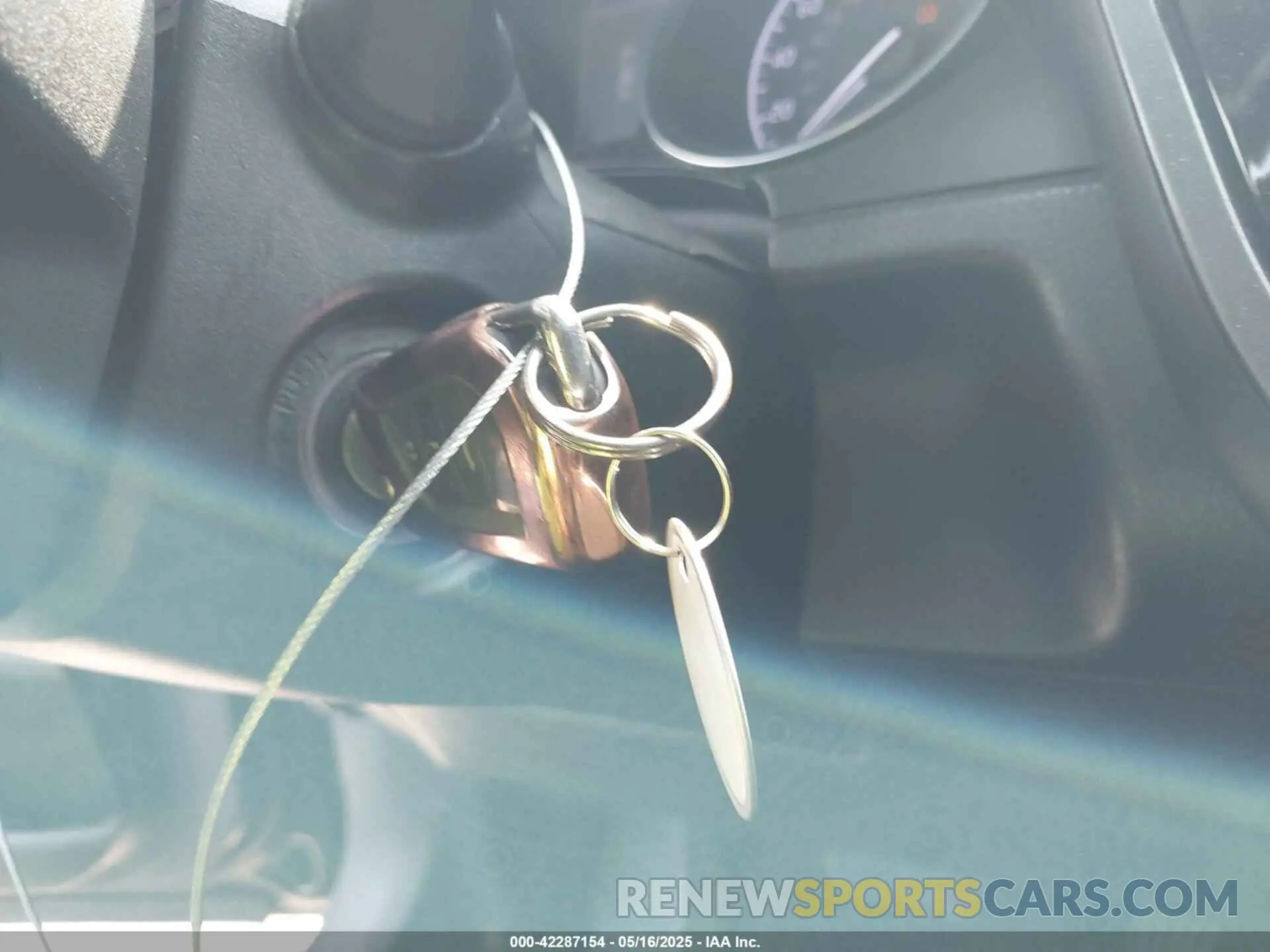 11 Photograph of a damaged car 4T1C11AK2LU873340 TOYOTA CAMRY 2020