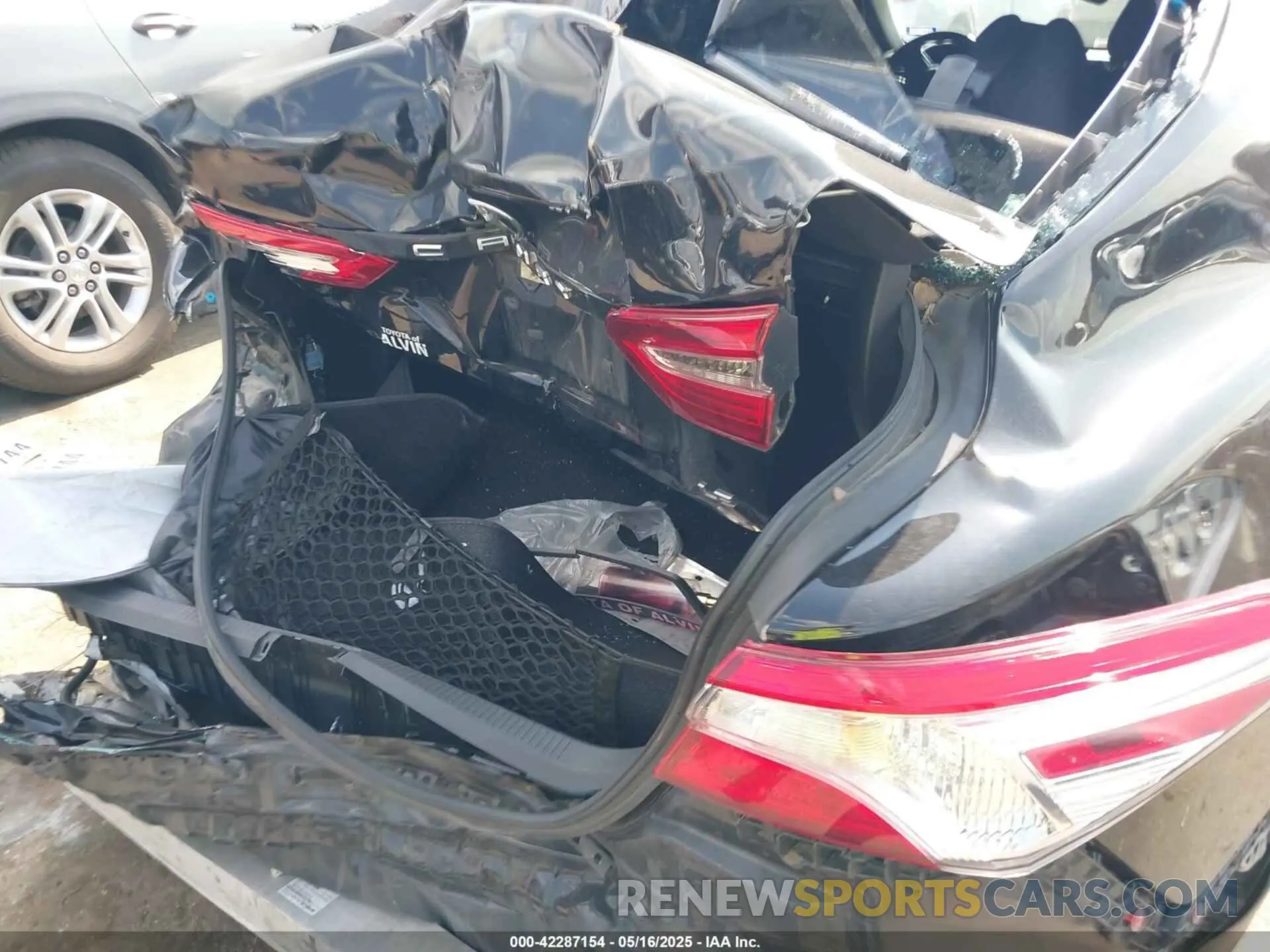 12 Photograph of a damaged car 4T1C11AK2LU873340 TOYOTA CAMRY 2020