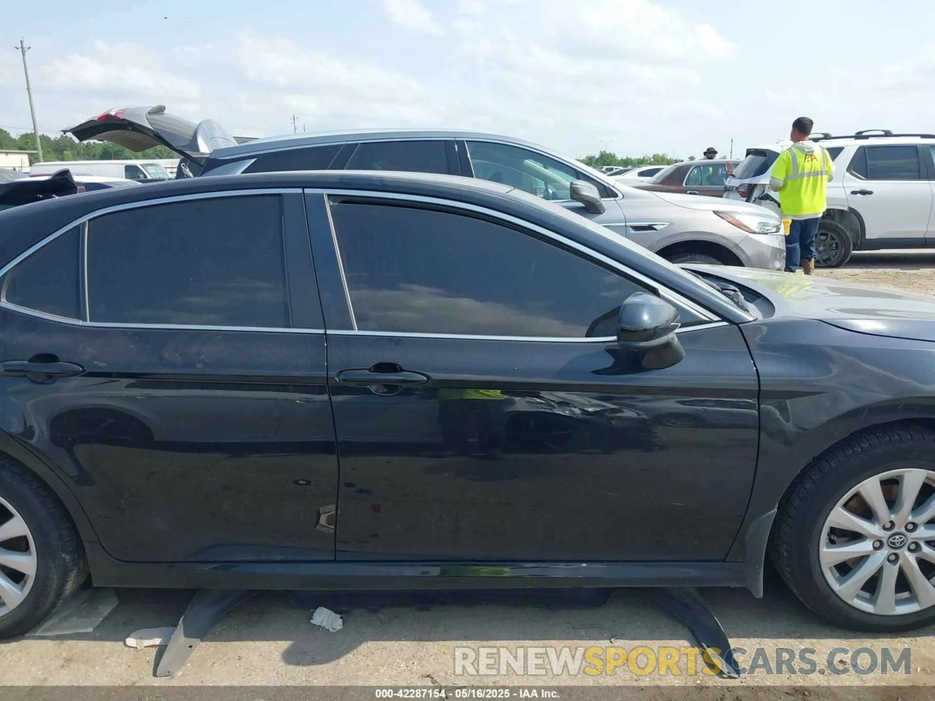 14 Photograph of a damaged car 4T1C11AK2LU873340 TOYOTA CAMRY 2020