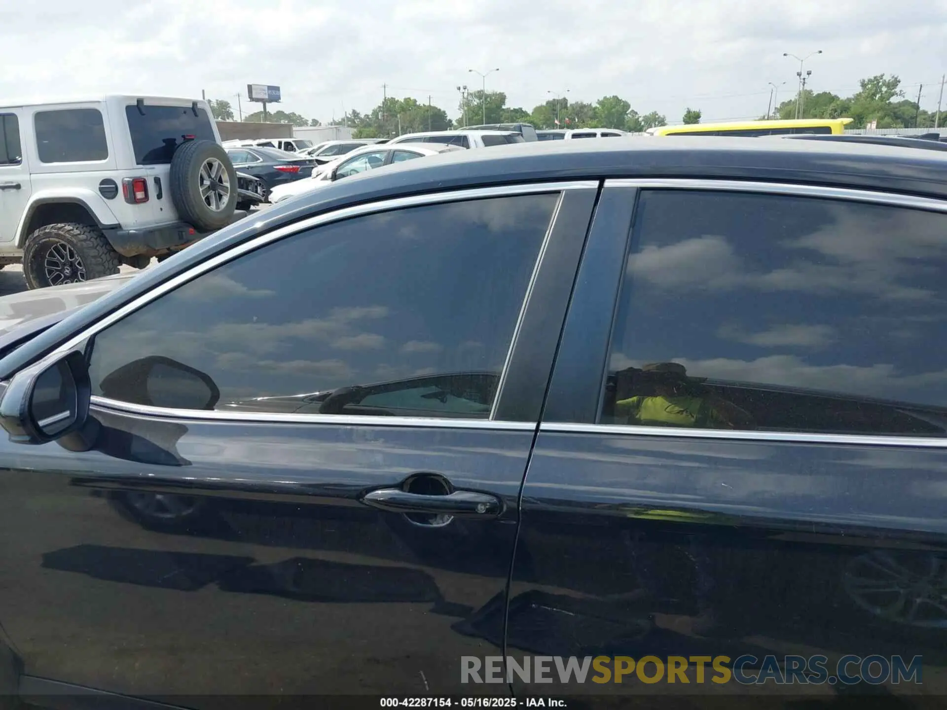 15 Photograph of a damaged car 4T1C11AK2LU873340 TOYOTA CAMRY 2020