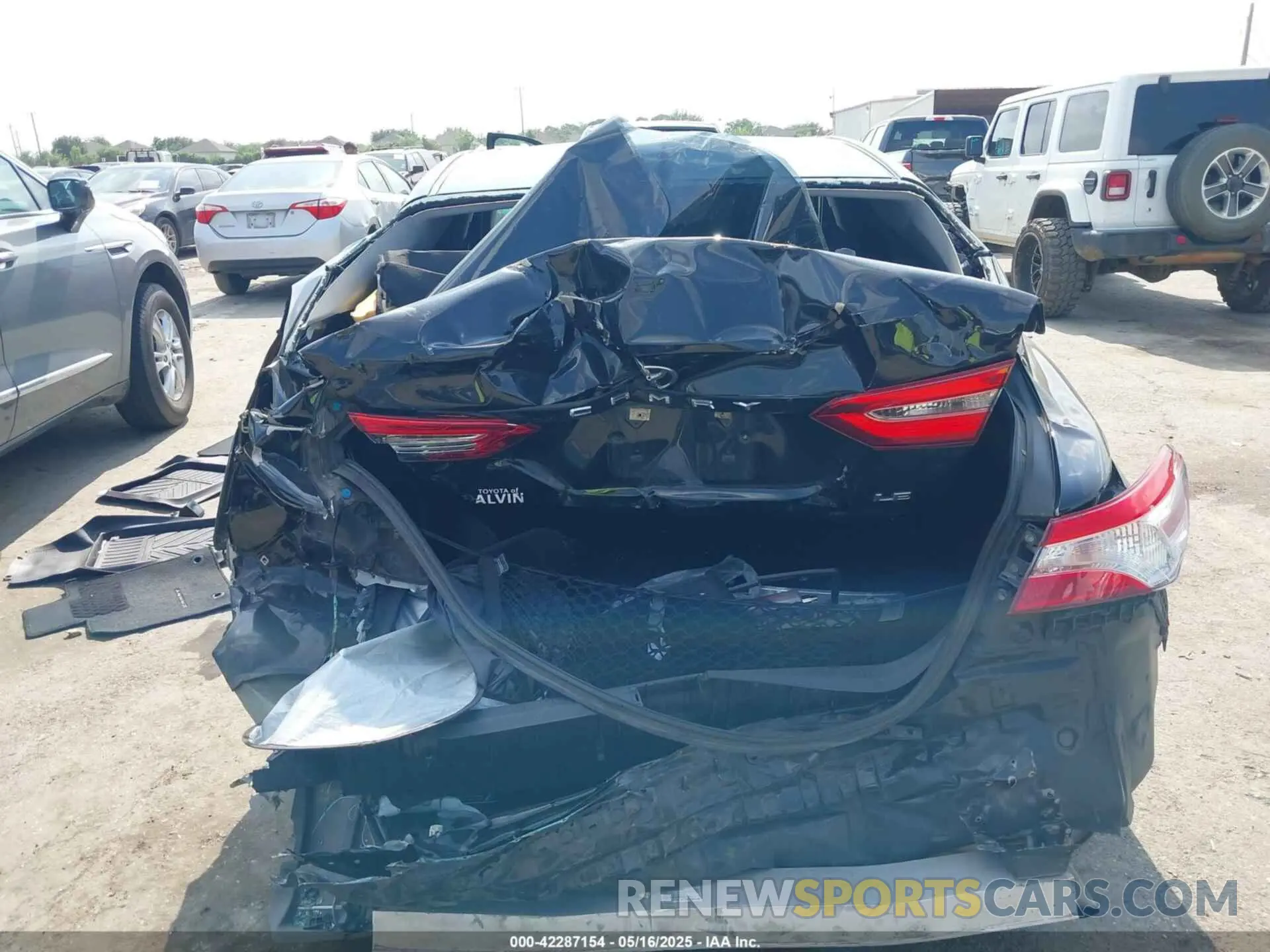 17 Photograph of a damaged car 4T1C11AK2LU873340 TOYOTA CAMRY 2020