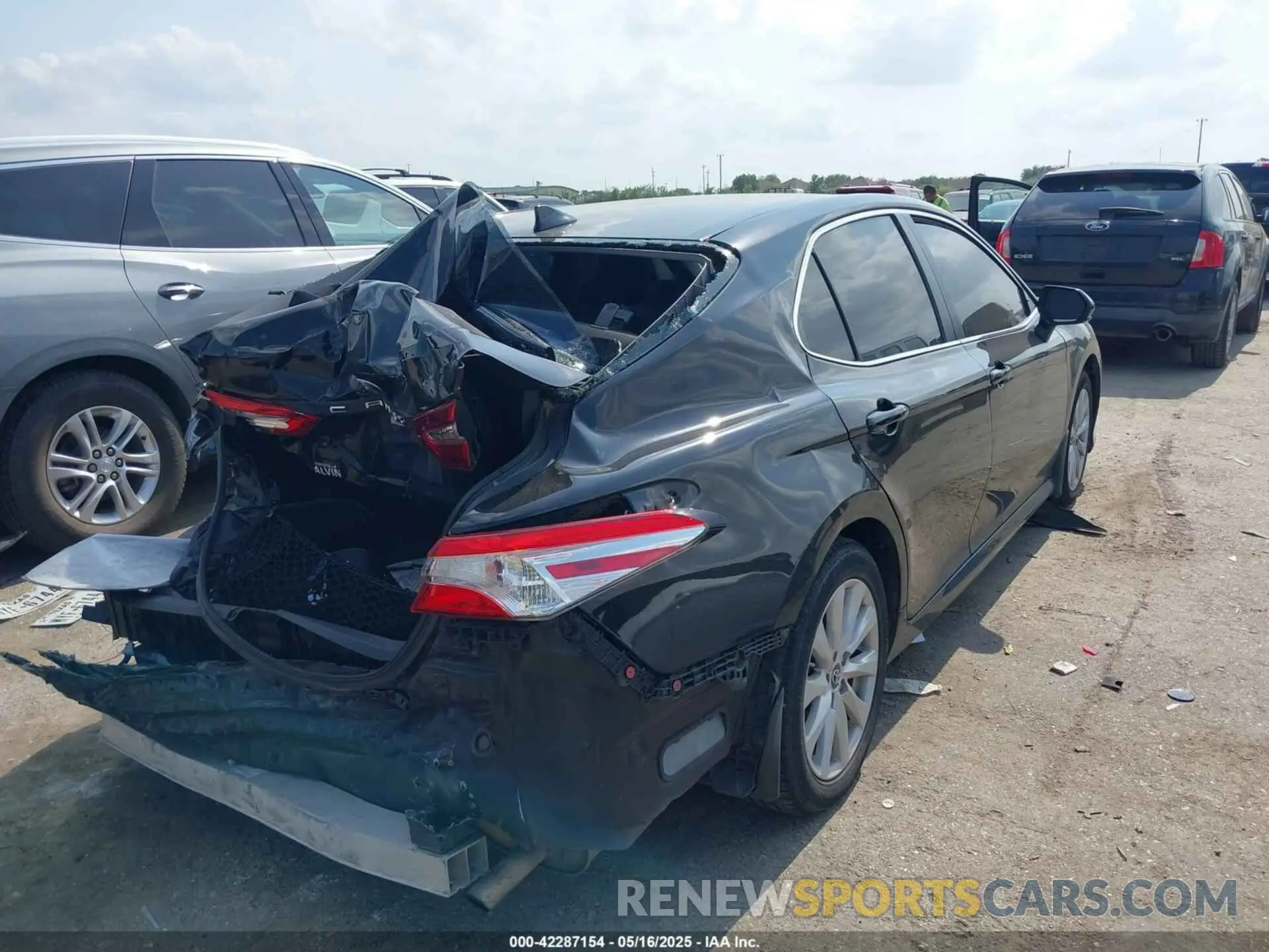 4 Photograph of a damaged car 4T1C11AK2LU873340 TOYOTA CAMRY 2020