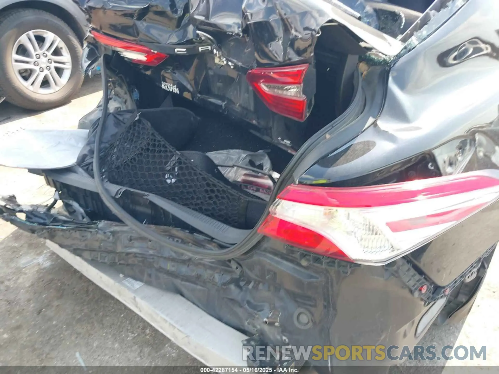 6 Photograph of a damaged car 4T1C11AK2LU873340 TOYOTA CAMRY 2020
