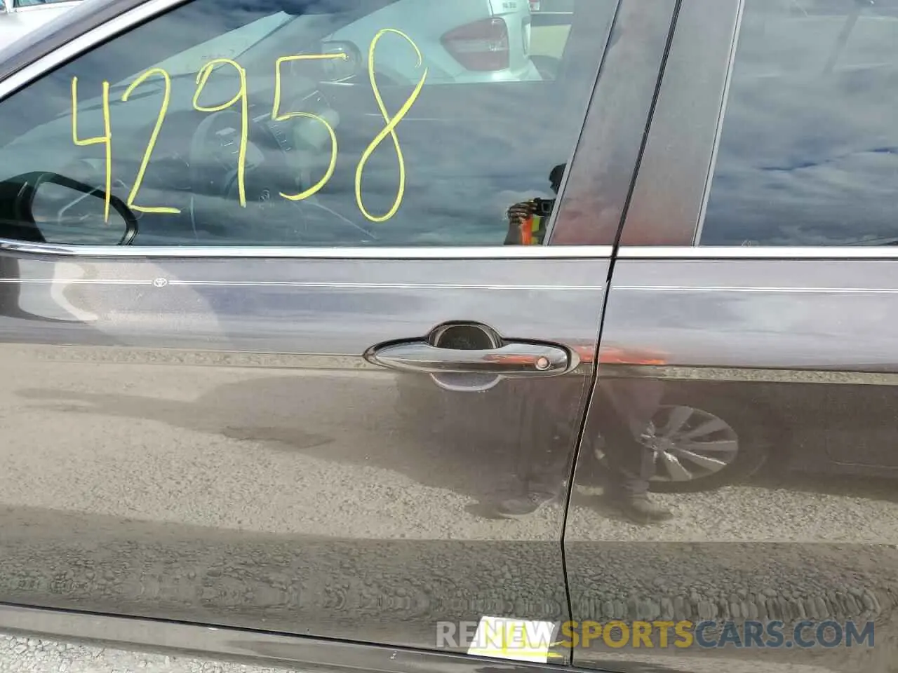 9 Photograph of a damaged car 4T1C11AK2LU881910 TOYOTA CAMRY 2020