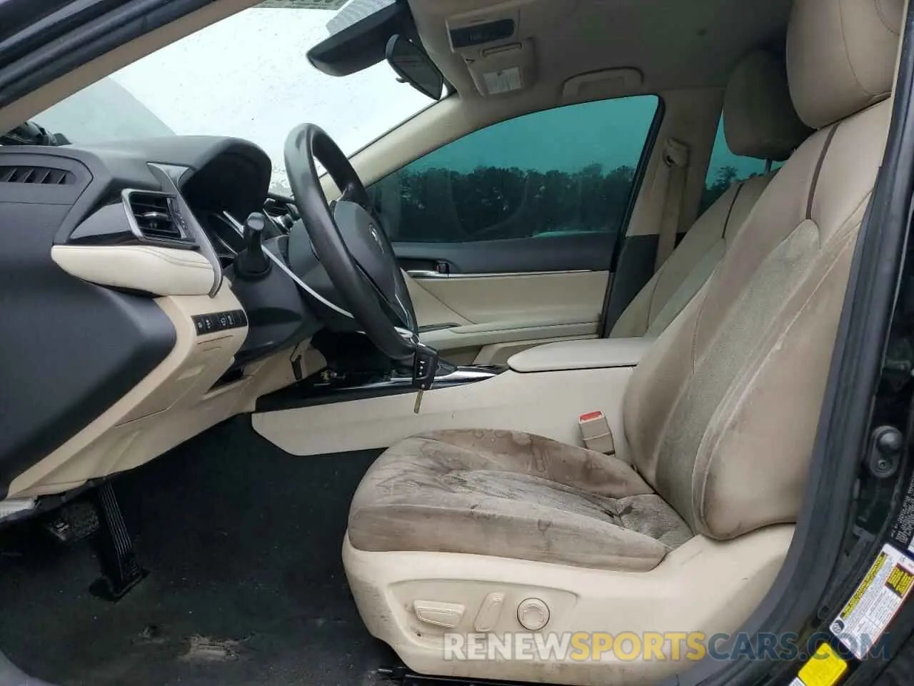 7 Photograph of a damaged car 4T1C11AK2LU893877 TOYOTA CAMRY 2020
