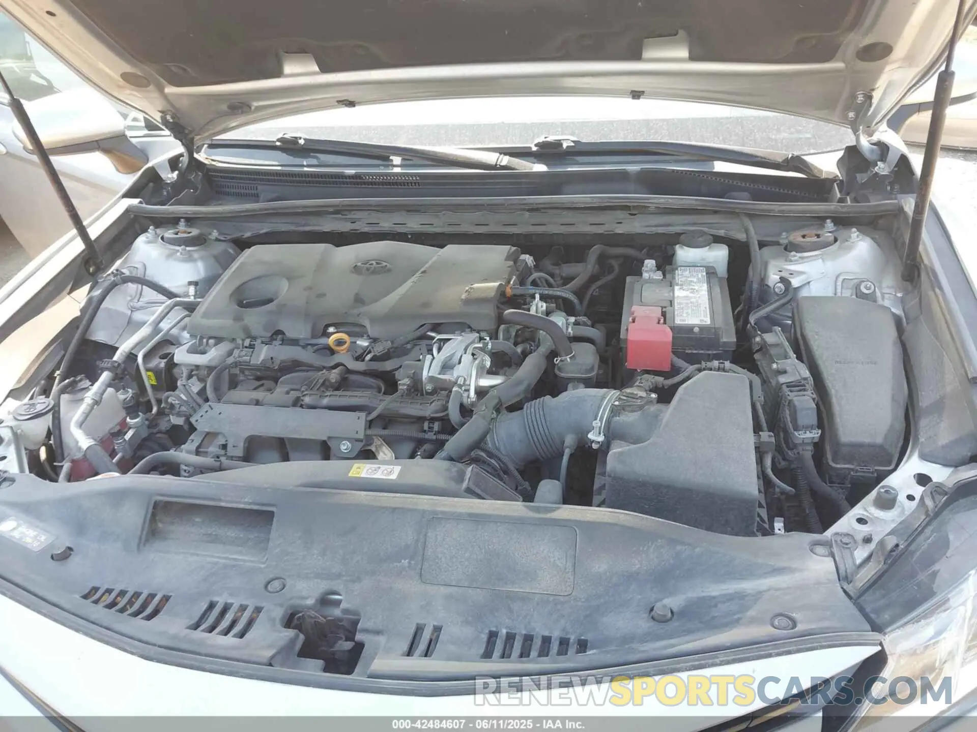 10 Photograph of a damaged car 4T1C11AK2LU931396 TOYOTA CAMRY 2020