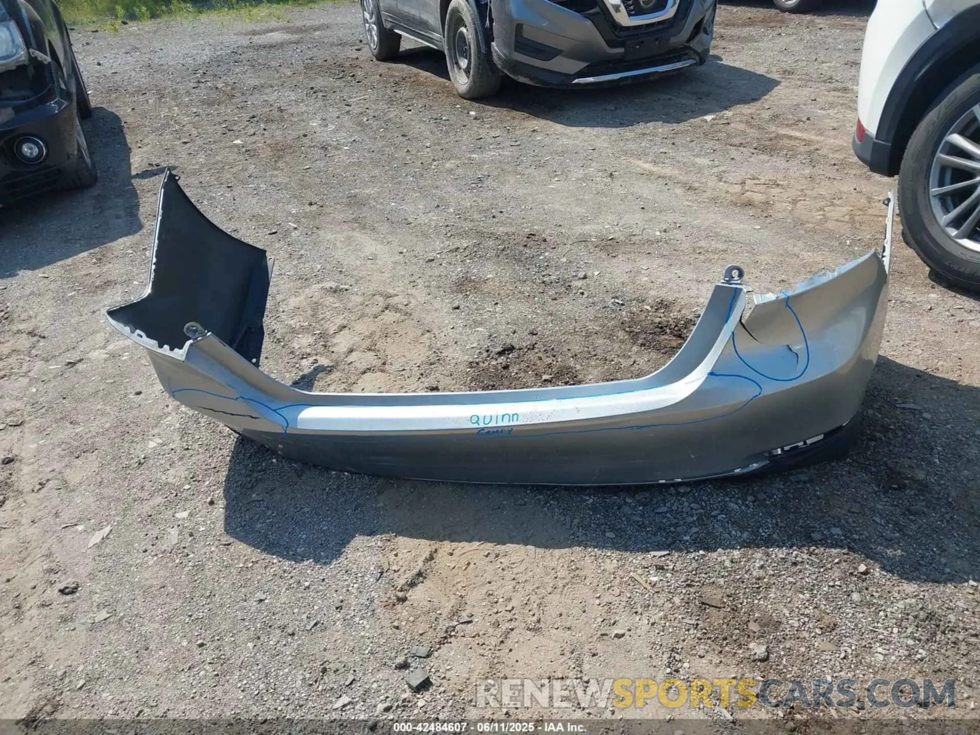 12 Photograph of a damaged car 4T1C11AK2LU931396 TOYOTA CAMRY 2020