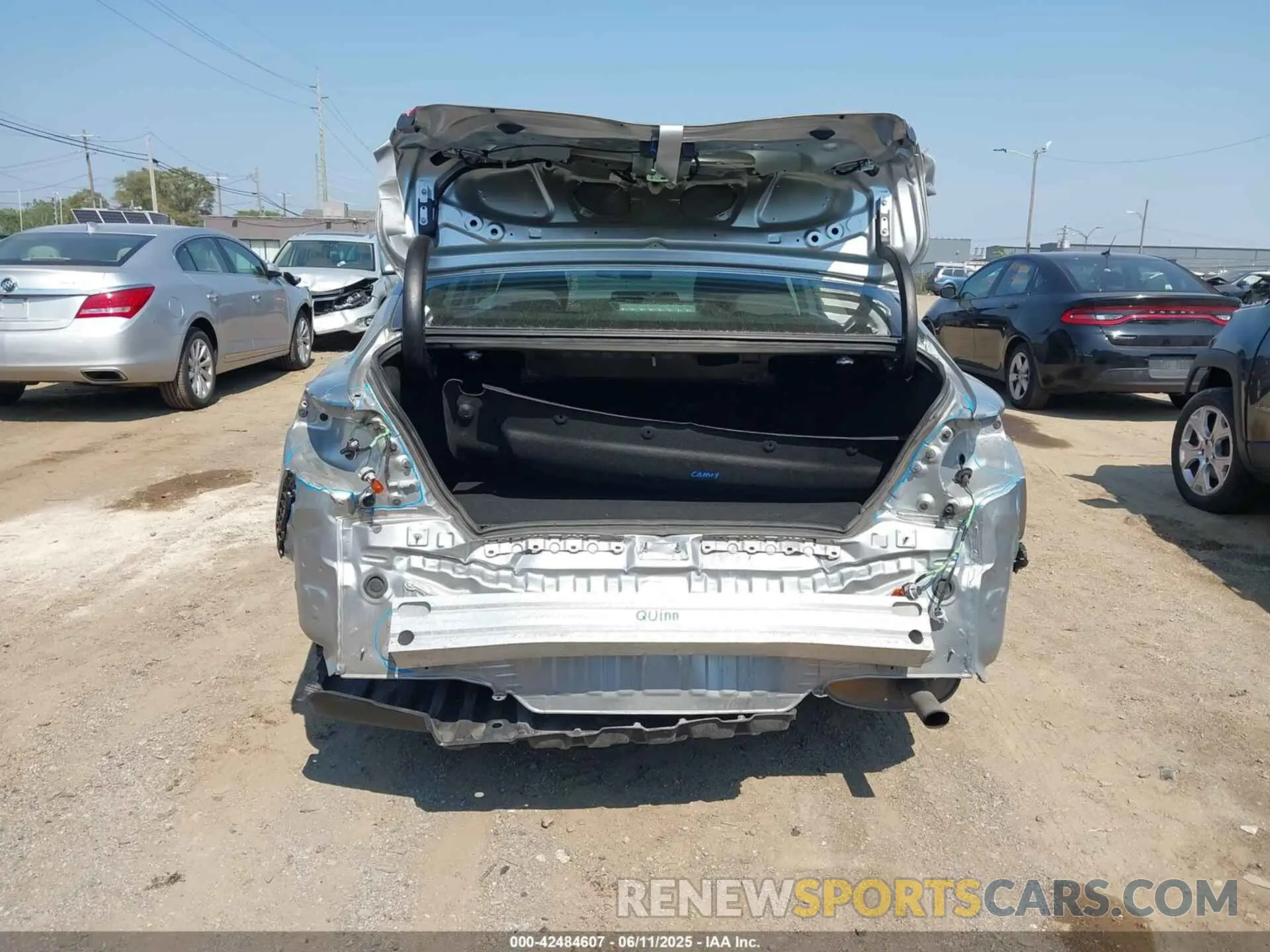 17 Photograph of a damaged car 4T1C11AK2LU931396 TOYOTA CAMRY 2020