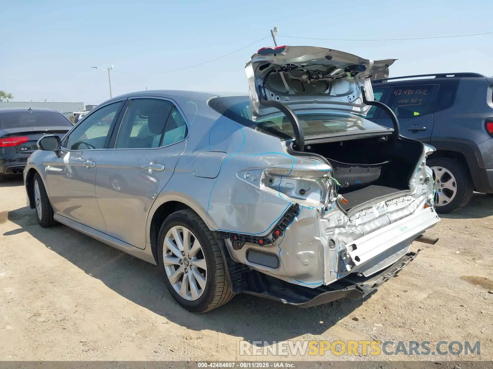 3 Photograph of a damaged car 4T1C11AK2LU931396 TOYOTA CAMRY 2020