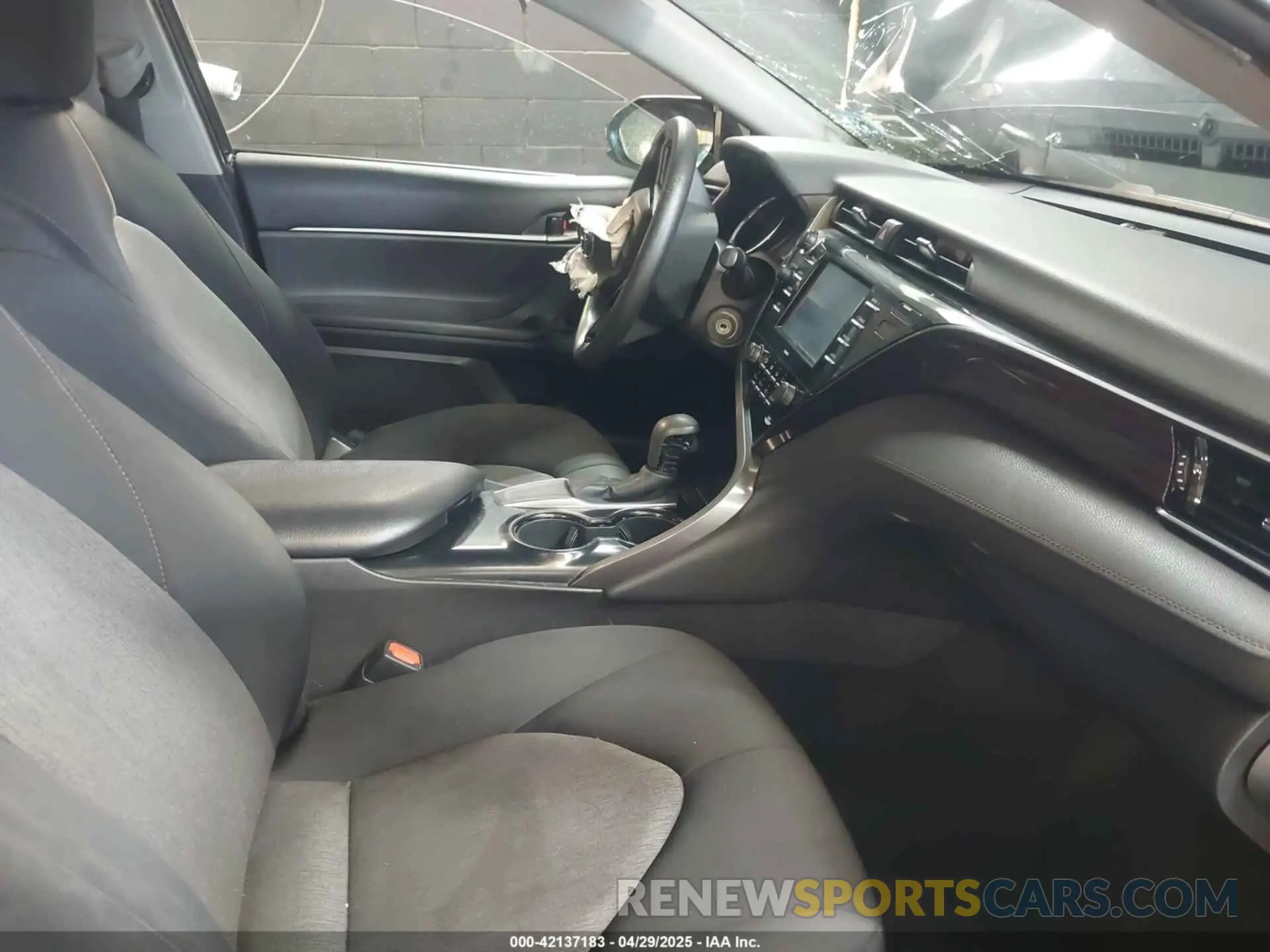 5 Photograph of a damaged car 4T1C11AK2LU970425 TOYOTA CAMRY 2020