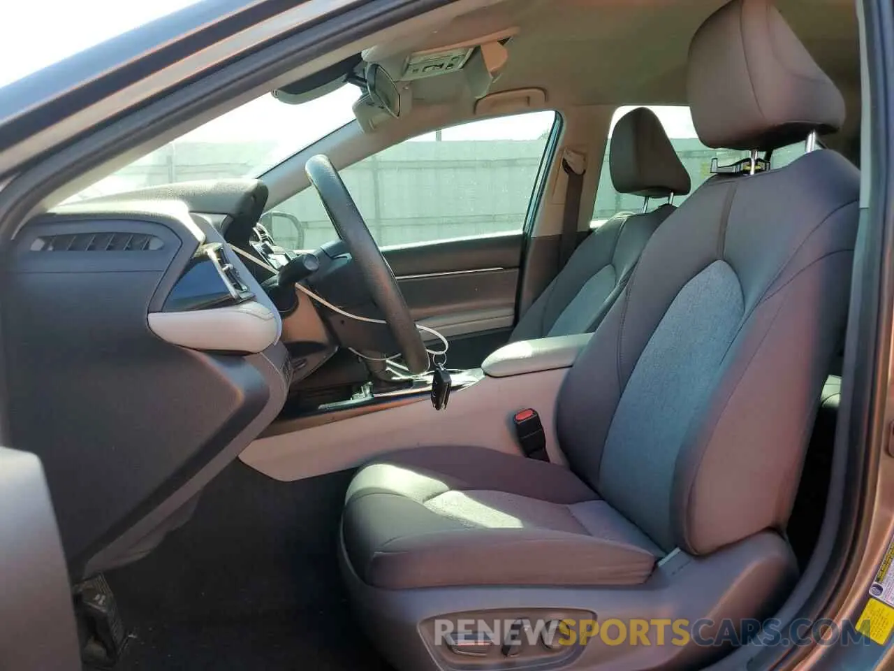 7 Photograph of a damaged car 4T1C11AK2LU973650 TOYOTA CAMRY 2020