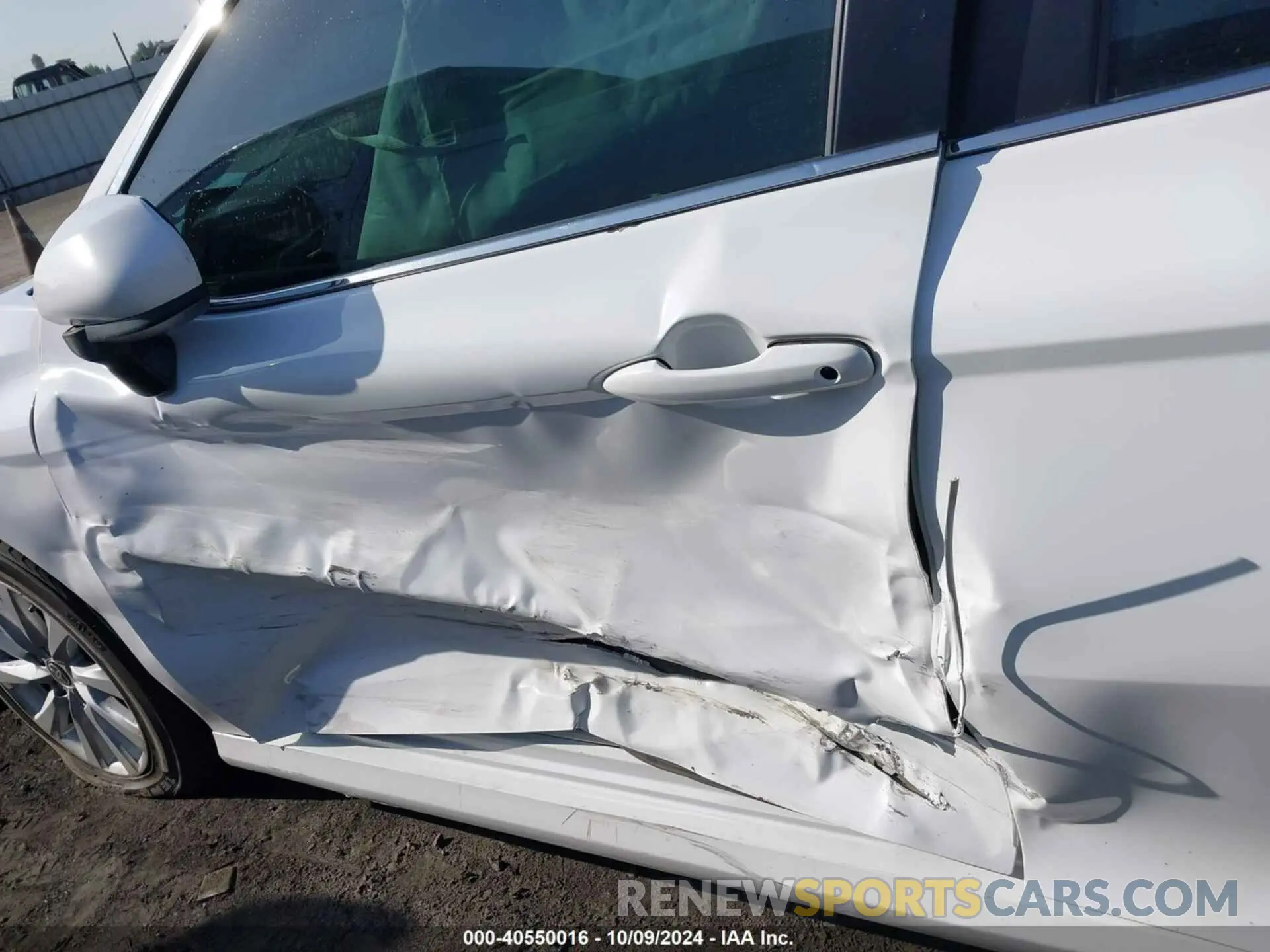 19 Photograph of a damaged car 4T1C11AK2LU984597 TOYOTA CAMRY 2020
