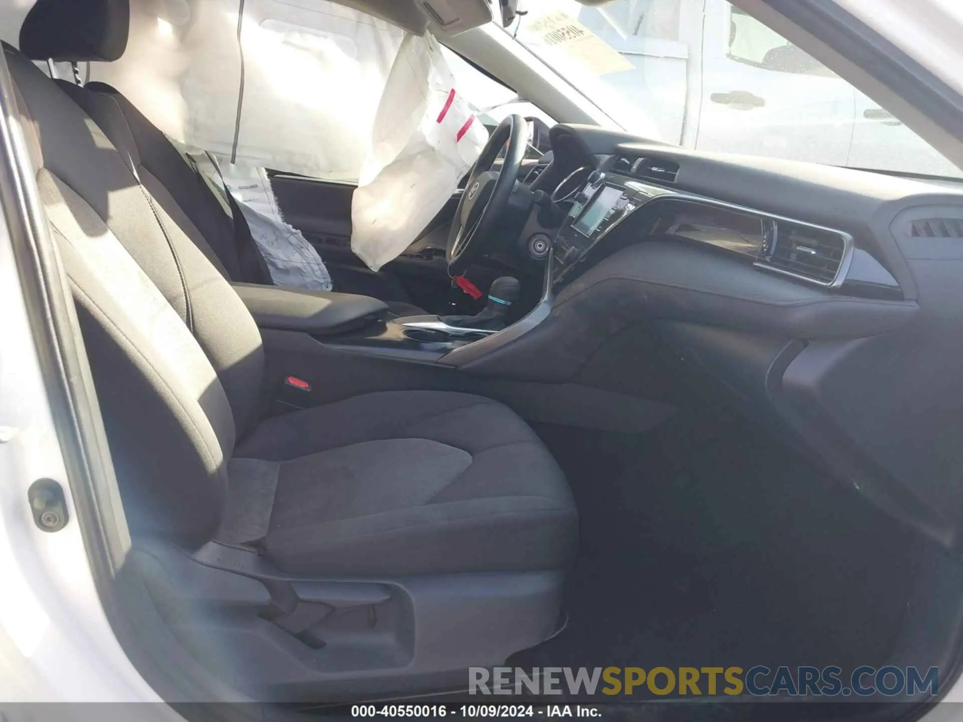 5 Photograph of a damaged car 4T1C11AK2LU984597 TOYOTA CAMRY 2020