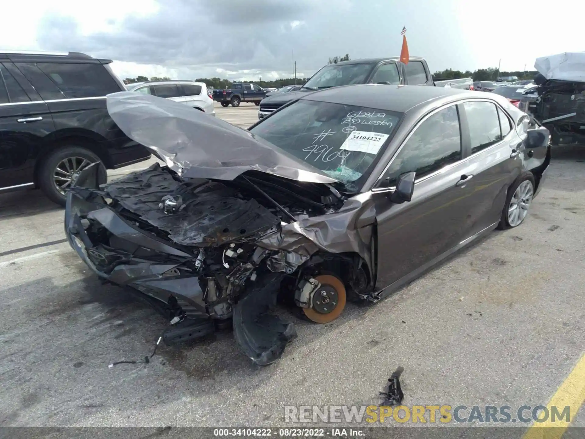 2 Photograph of a damaged car 4T1C11AK2LU984969 TOYOTA CAMRY 2020