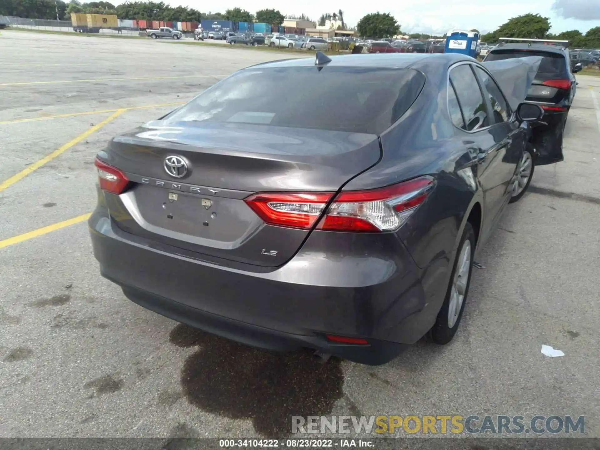 4 Photograph of a damaged car 4T1C11AK2LU984969 TOYOTA CAMRY 2020