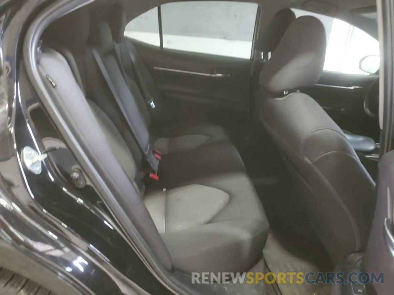 10 Photograph of a damaged car 4T1C11AK2LU987452 TOYOTA CAMRY 2020