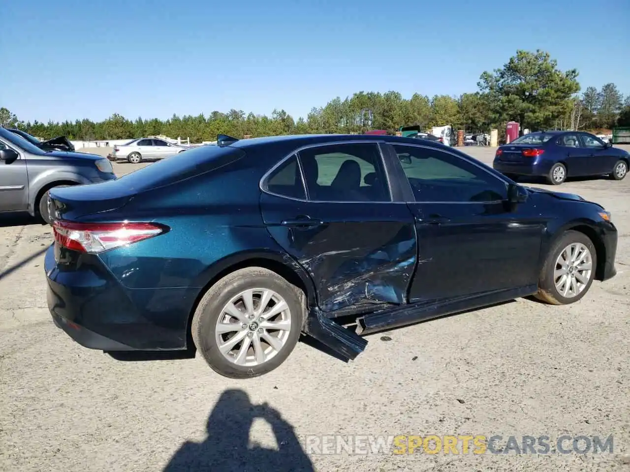 3 Photograph of a damaged car 4T1C11AK2LU994384 TOYOTA CAMRY 2020