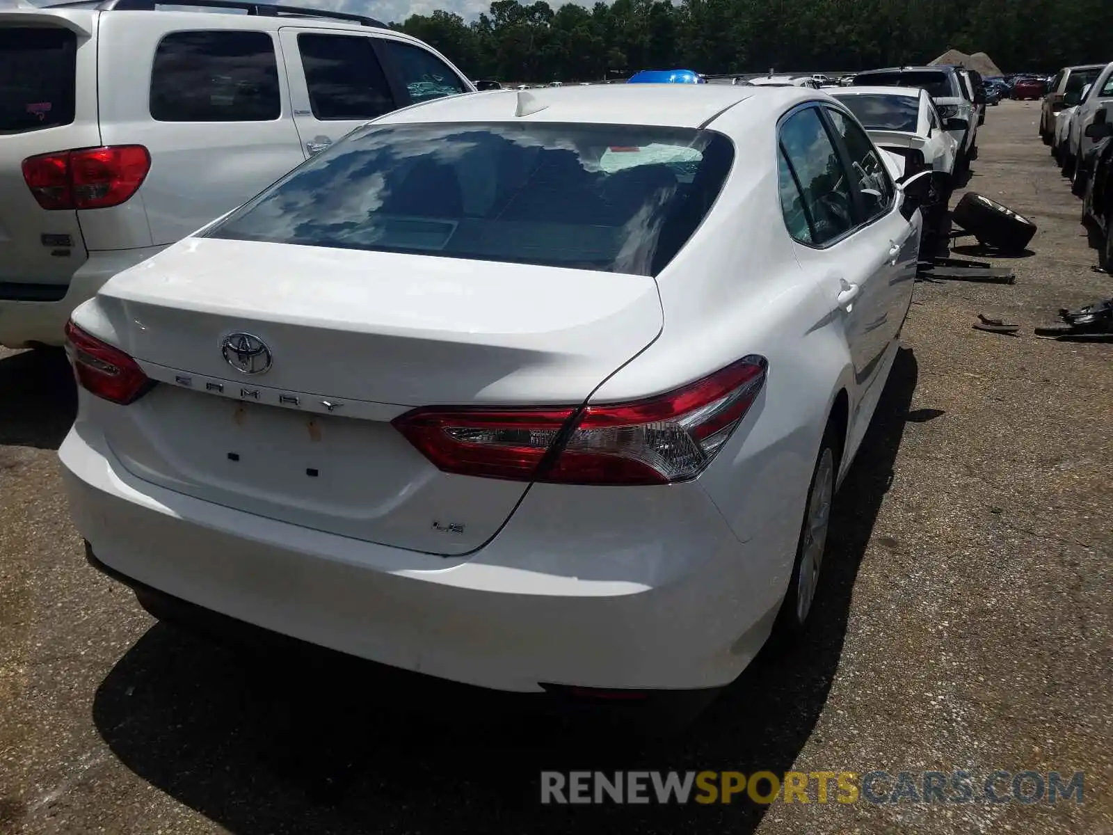 4 Photograph of a damaged car 4T1C11AK2LU995633 TOYOTA CAMRY 2020