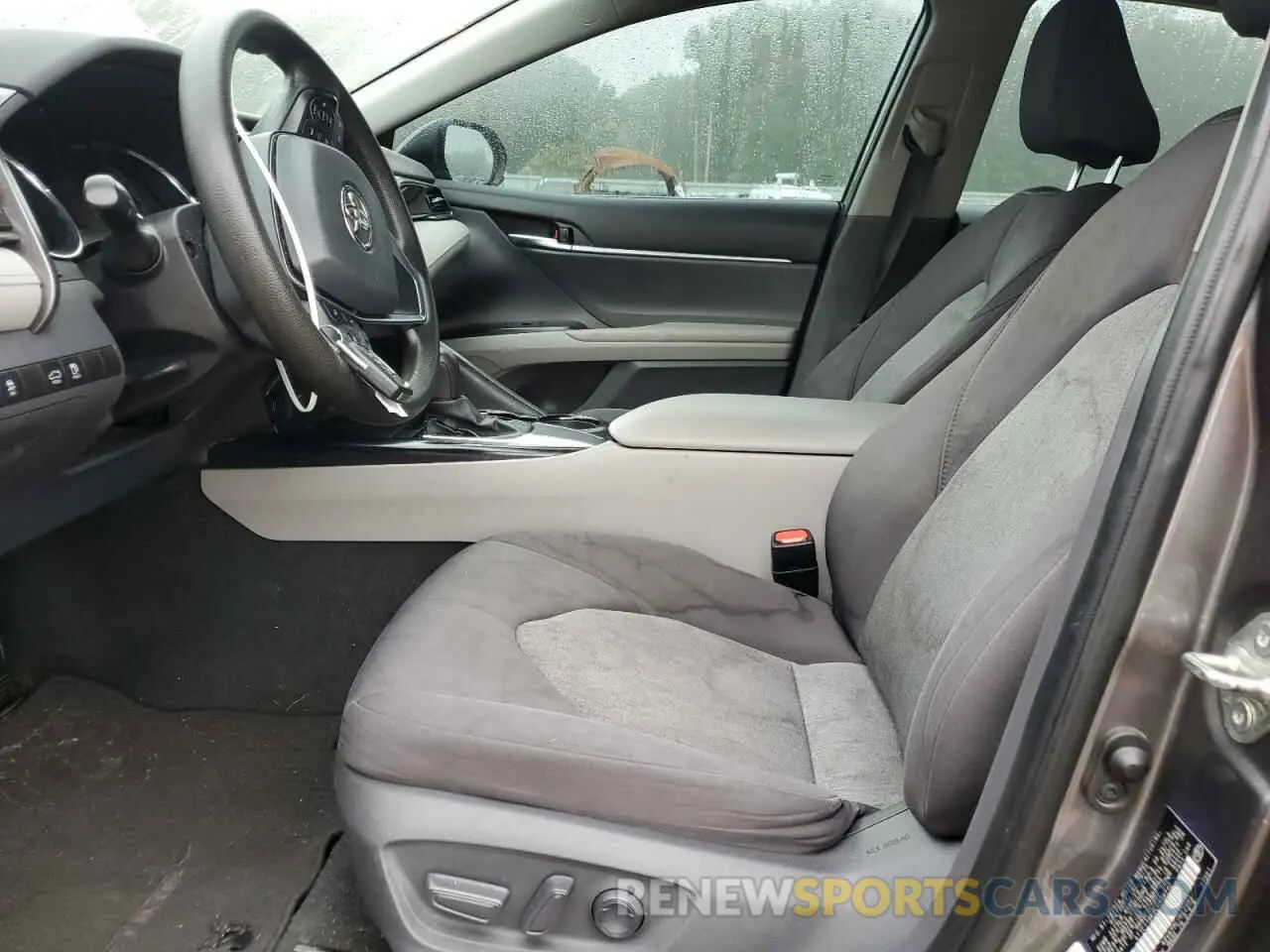 7 Photograph of a damaged car 4T1C11AK2LU996720 TOYOTA CAMRY 2020
