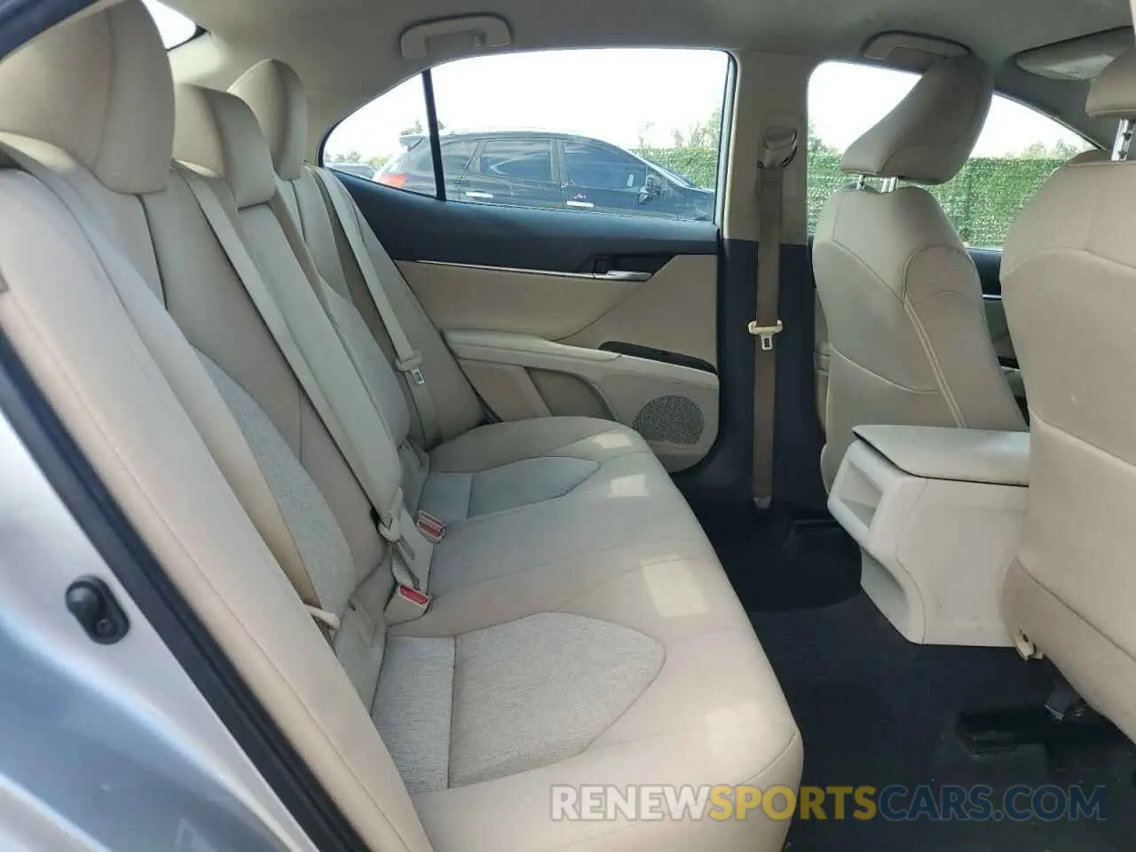 10 Photograph of a damaged car 4T1C11AK2LU999925 TOYOTA CAMRY 2020