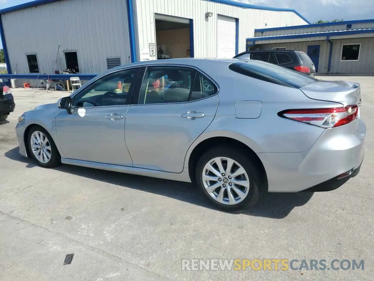 2 Photograph of a damaged car 4T1C11AK2LU999925 TOYOTA CAMRY 2020