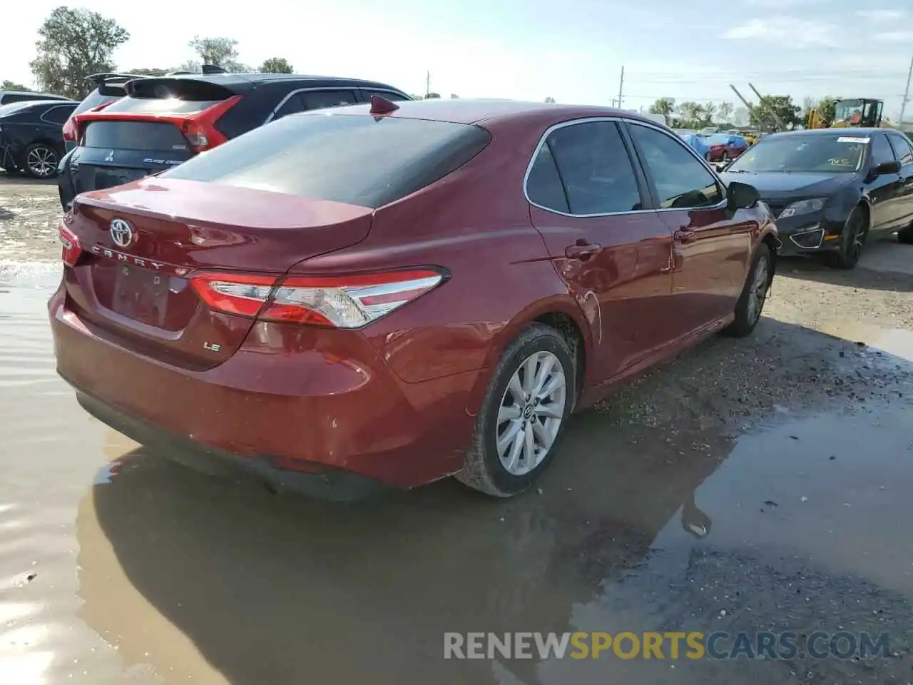 4 Photograph of a damaged car 4T1C11AK3LU318669 TOYOTA CAMRY 2020