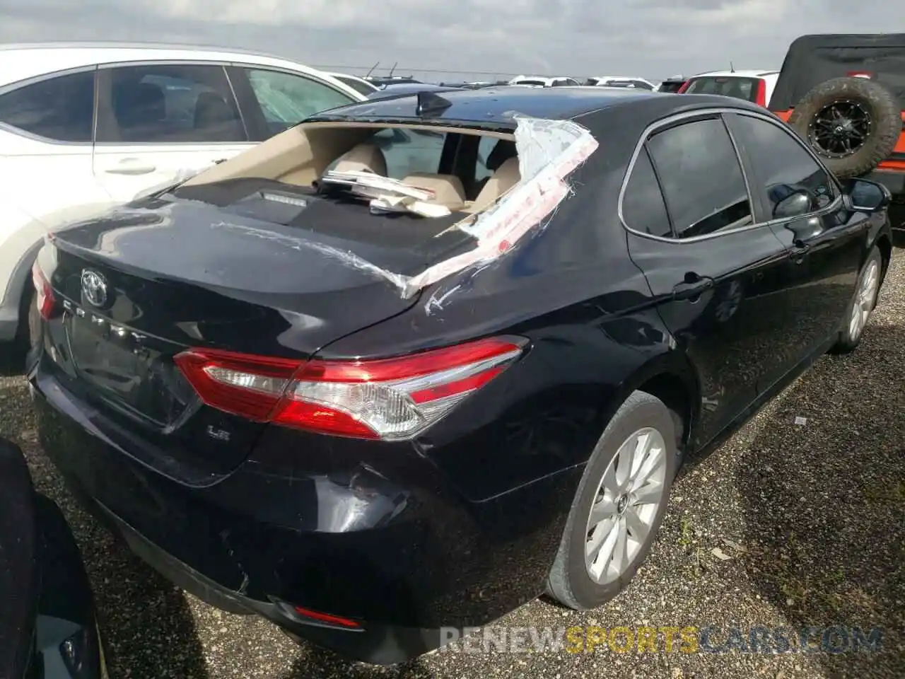 4 Photograph of a damaged car 4T1C11AK3LU335505 TOYOTA CAMRY 2020