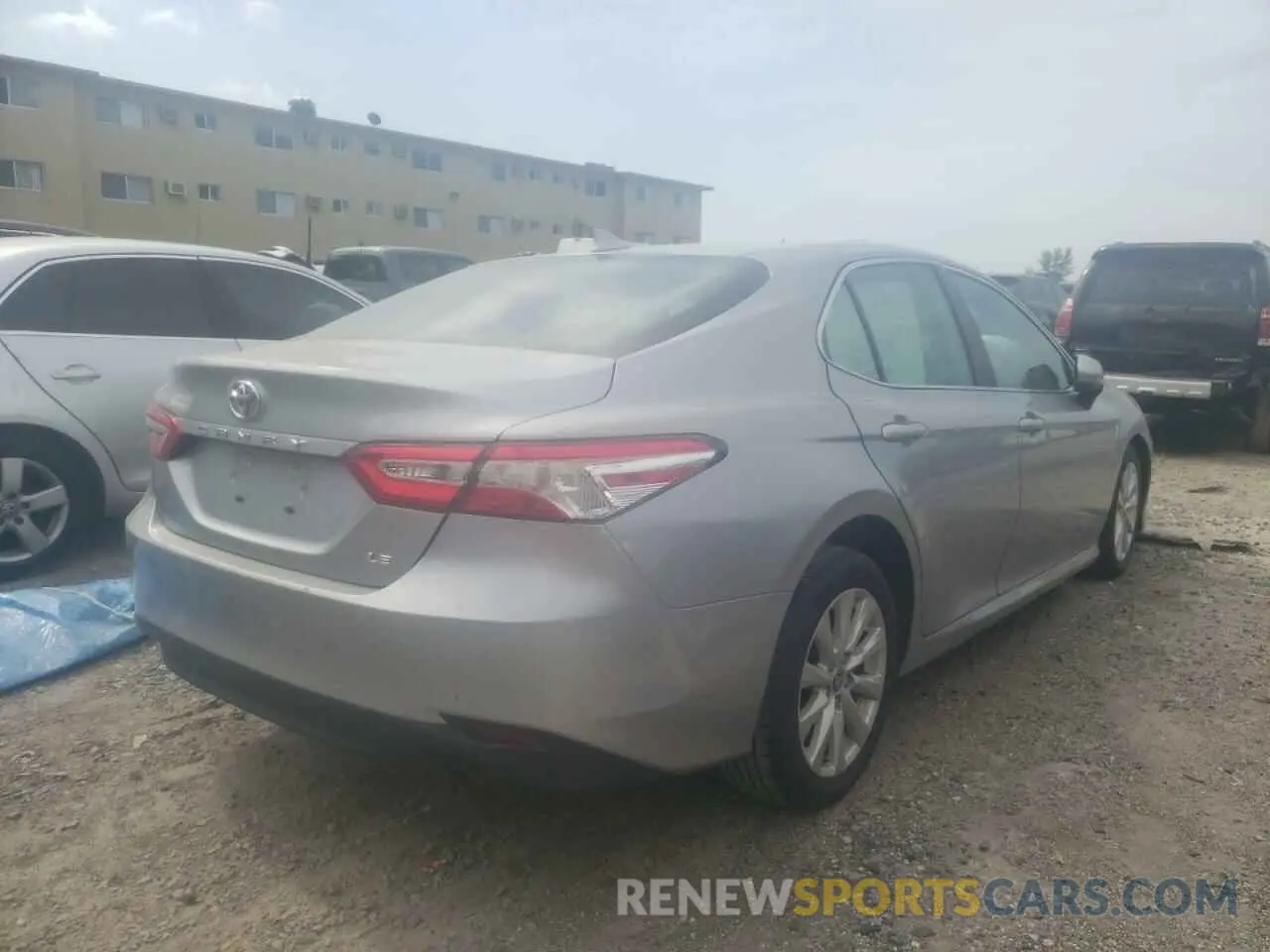 4 Photograph of a damaged car 4T1C11AK3LU361893 TOYOTA CAMRY 2020
