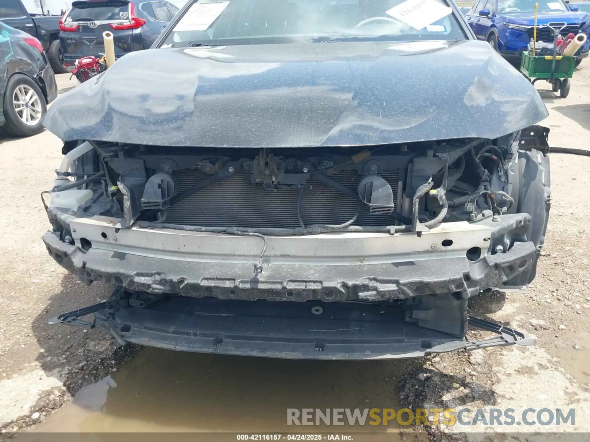 12 Photograph of a damaged car 4T1C11AK3LU364728 TOYOTA CAMRY 2020