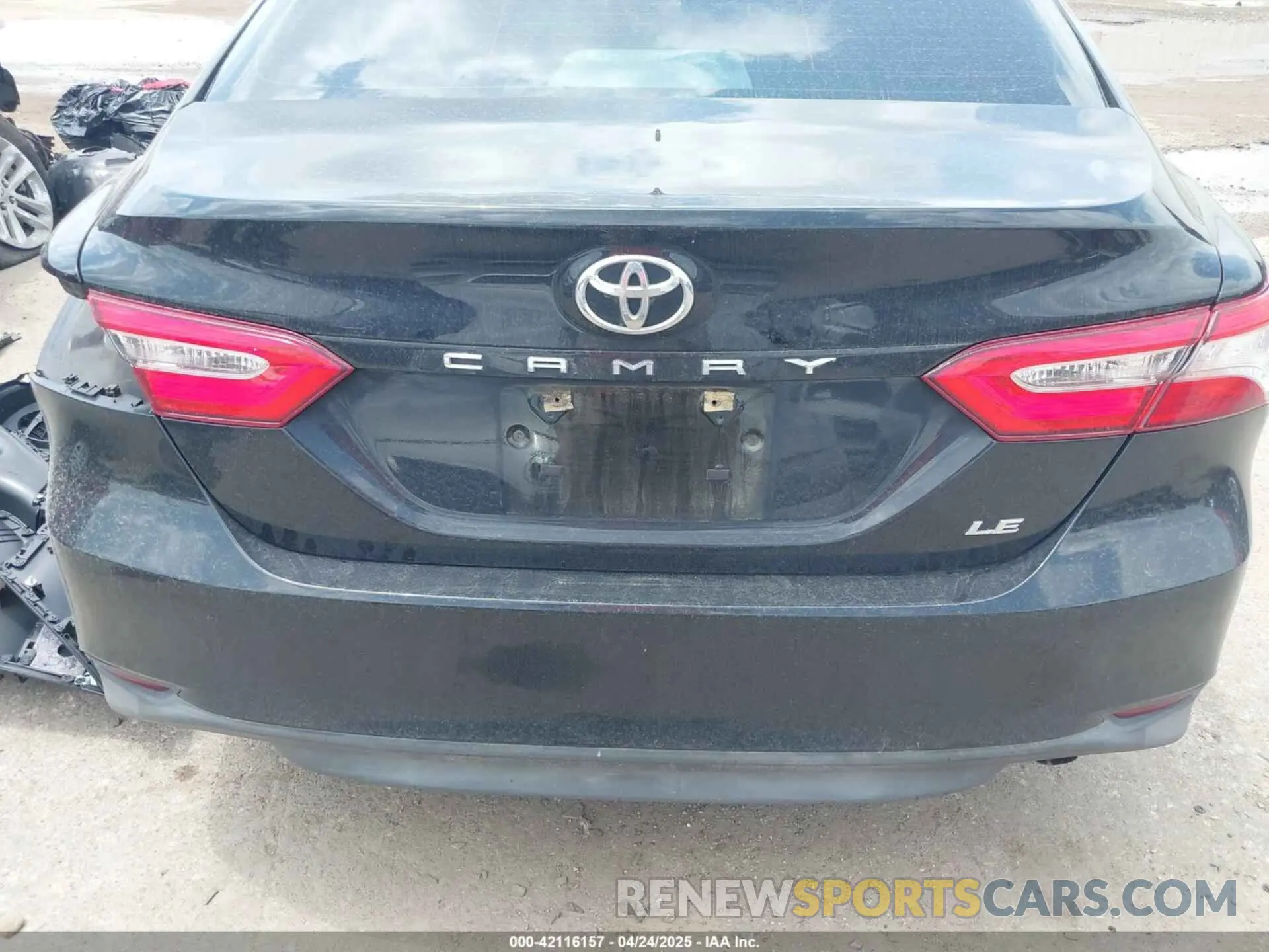 16 Photograph of a damaged car 4T1C11AK3LU364728 TOYOTA CAMRY 2020