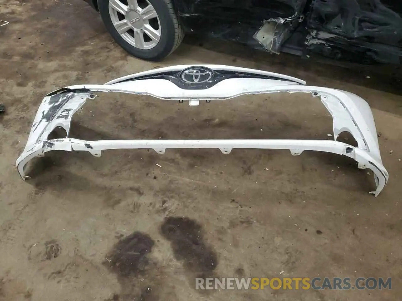12 Photograph of a damaged car 4T1C11AK3LU368682 TOYOTA CAMRY 2020