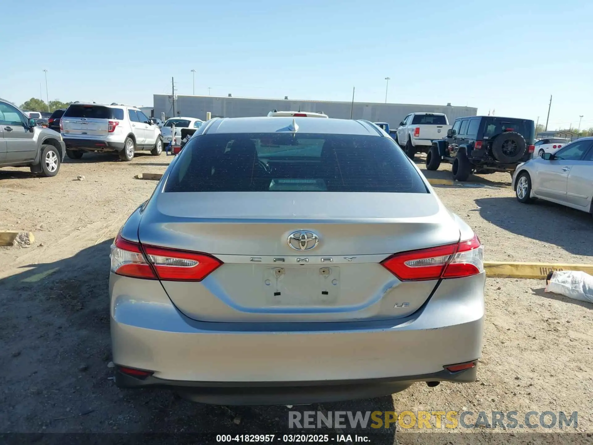 16 Photograph of a damaged car 4T1C11AK3LU397079 TOYOTA CAMRY 2020