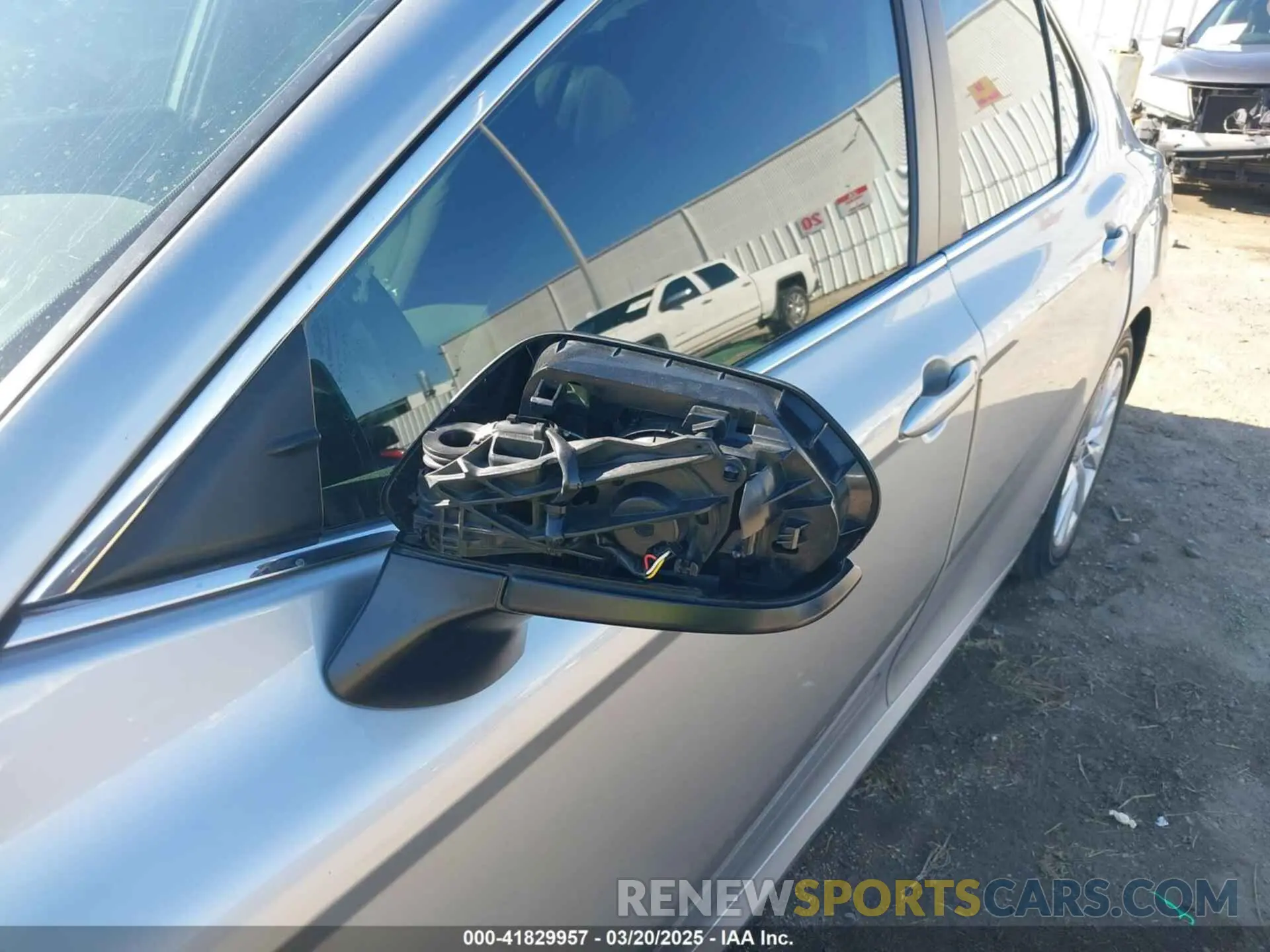 18 Photograph of a damaged car 4T1C11AK3LU397079 TOYOTA CAMRY 2020