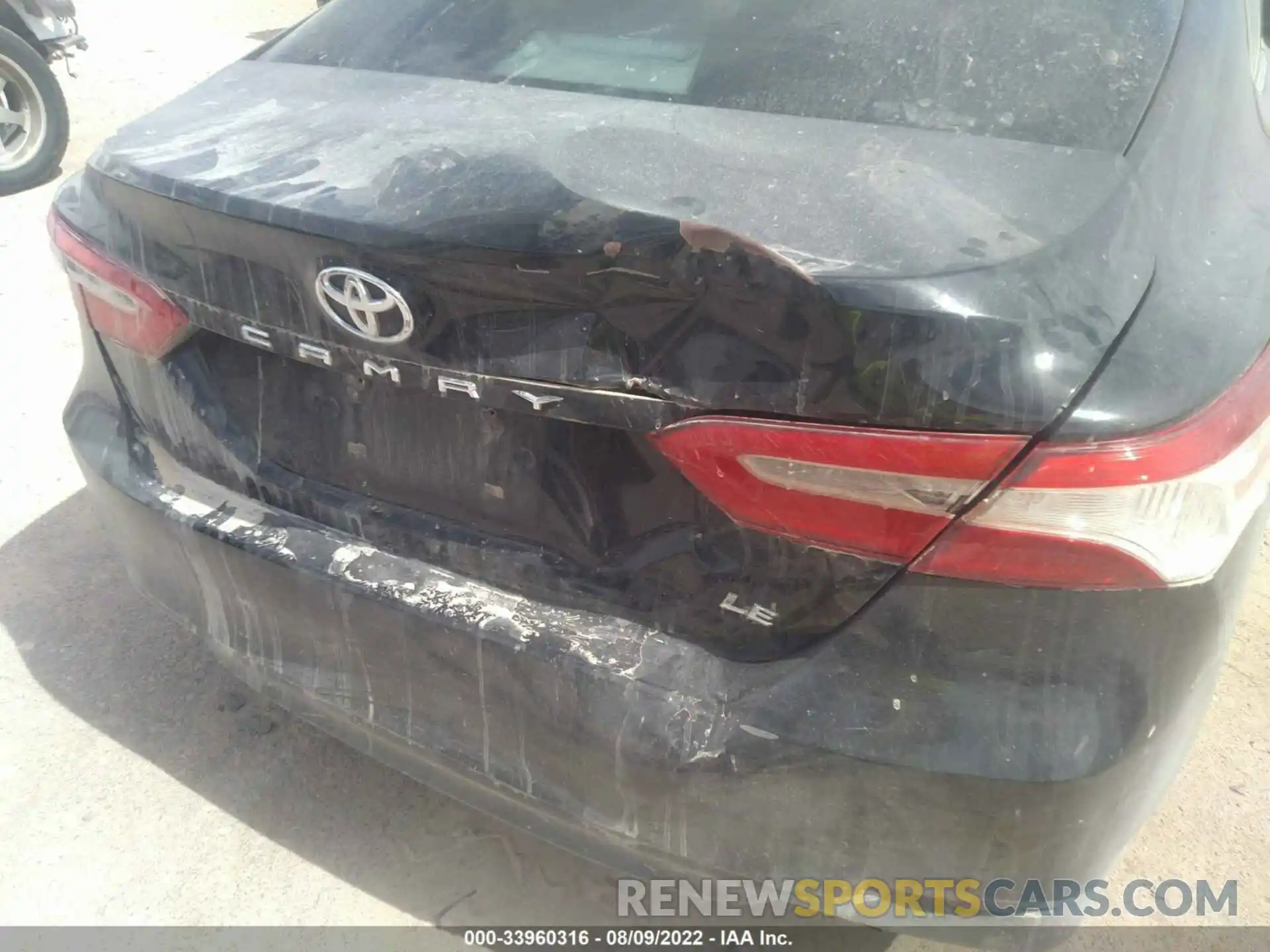 12 Photograph of a damaged car 4T1C11AK3LU398801 TOYOTA CAMRY 2020