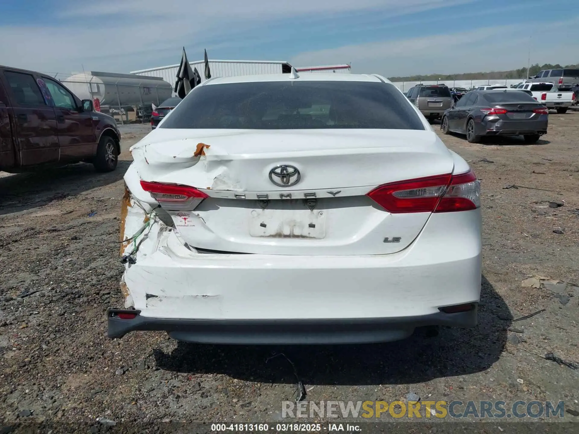 16 Photograph of a damaged car 4T1C11AK3LU508682 TOYOTA CAMRY 2020