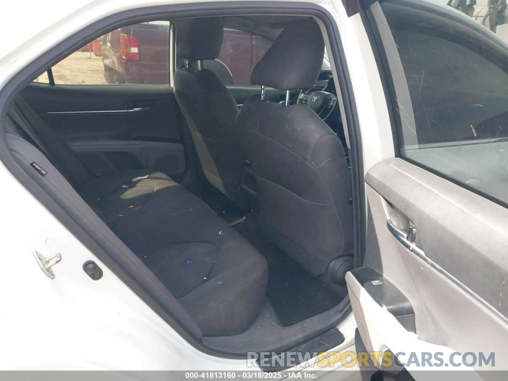 8 Photograph of a damaged car 4T1C11AK3LU508682 TOYOTA CAMRY 2020