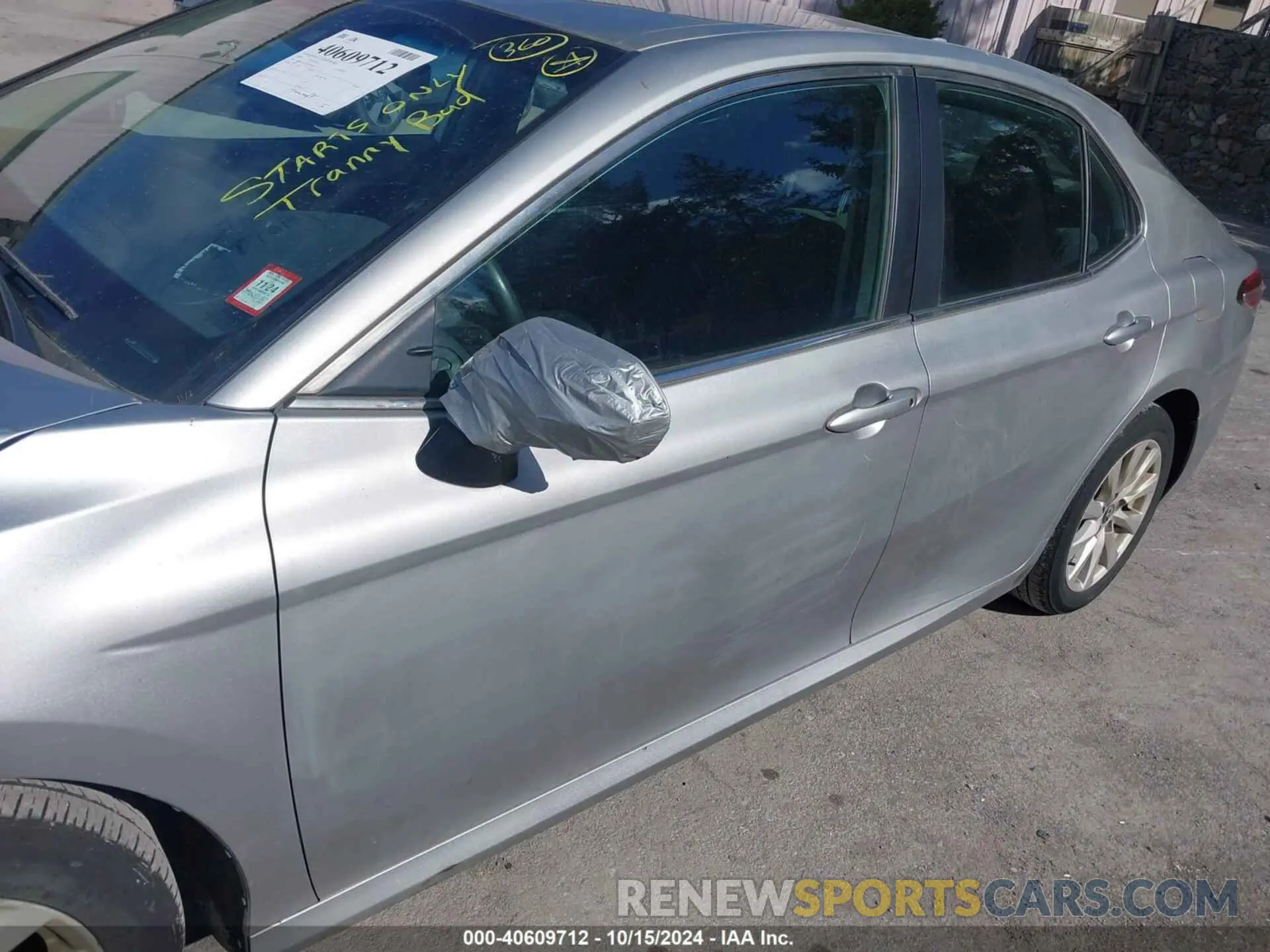 17 Photograph of a damaged car 4T1C11AK3LU857504 TOYOTA CAMRY 2020