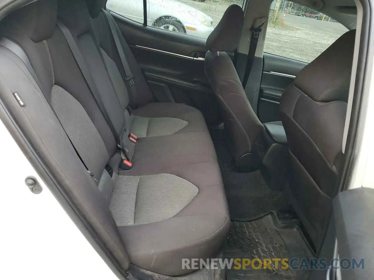 10 Photograph of a damaged car 4T1C11AK3LU869913 TOYOTA CAMRY 2020