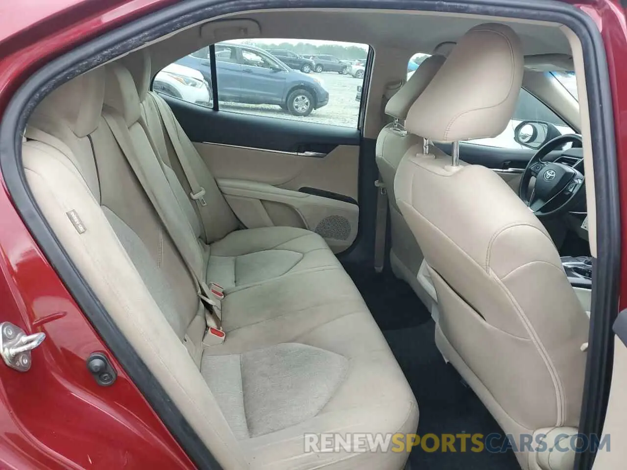 10 Photograph of a damaged car 4T1C11AK3LU871516 TOYOTA CAMRY 2020