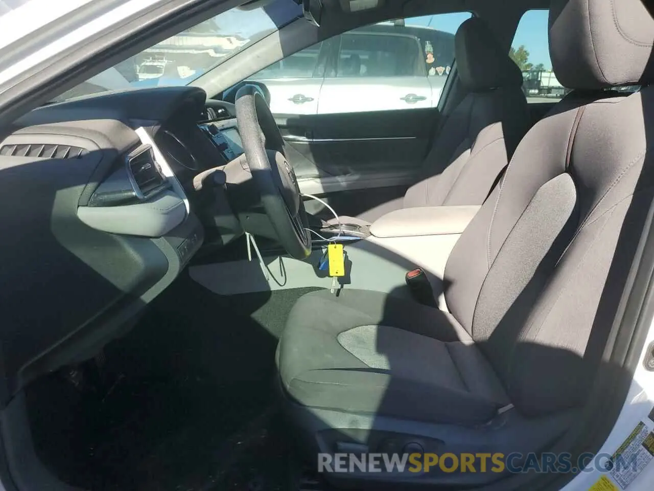 7 Photograph of a damaged car 4T1C11AK3LU901565 TOYOTA CAMRY 2020