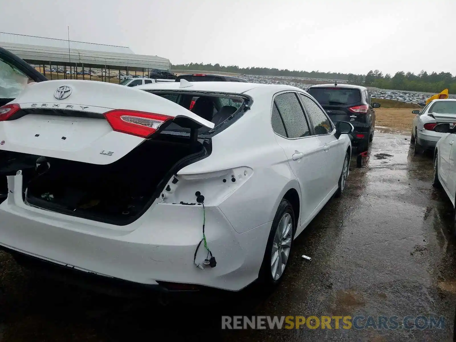 4 Photograph of a damaged car 4T1C11AK3LU902456 TOYOTA CAMRY 2020