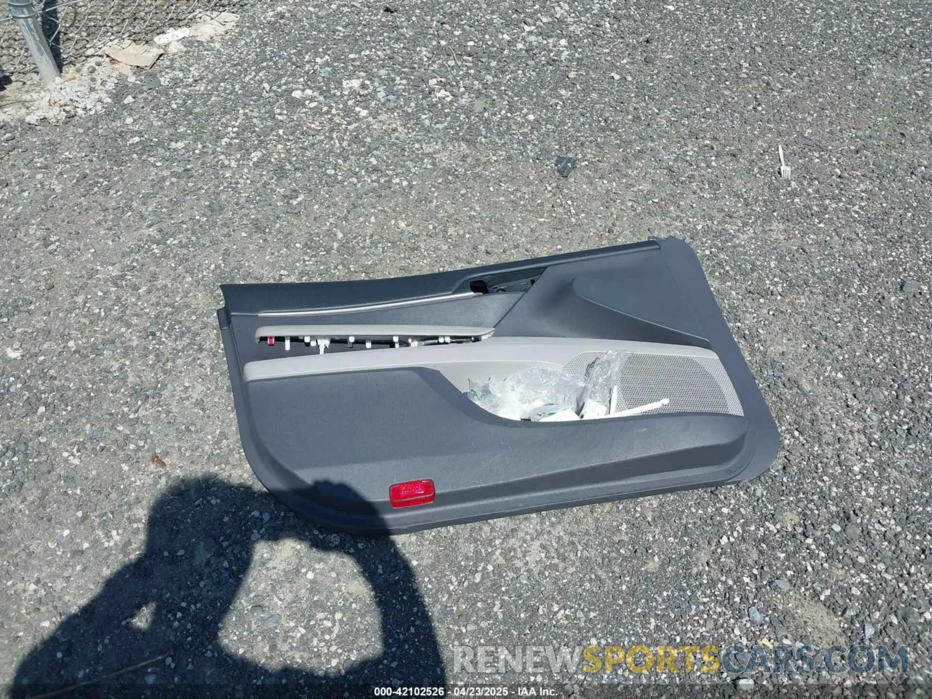 12 Photograph of a damaged car 4T1C11AK3LU906023 TOYOTA CAMRY 2020