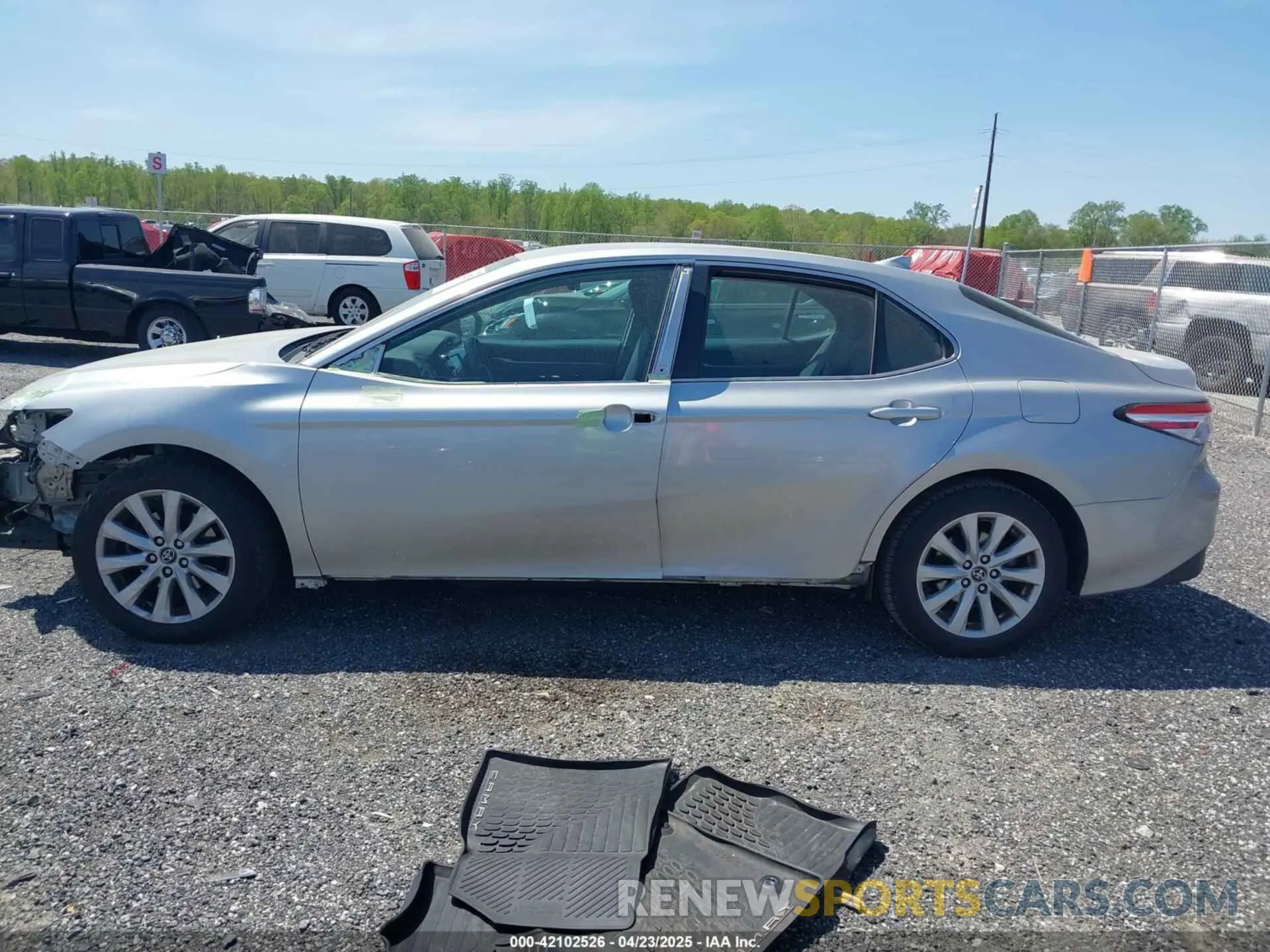 15 Photograph of a damaged car 4T1C11AK3LU906023 TOYOTA CAMRY 2020