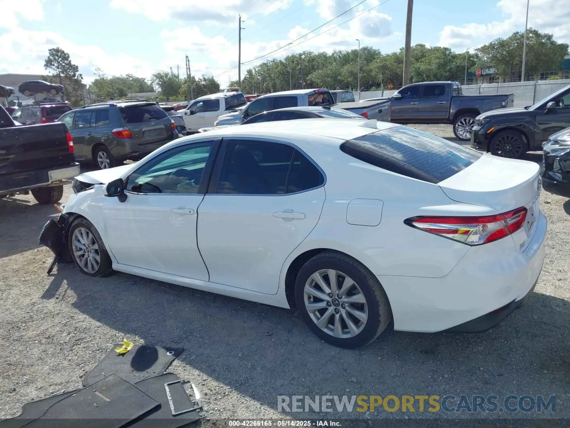 14 Photograph of a damaged car 4T1C11AK3LU912842 TOYOTA CAMRY 2020