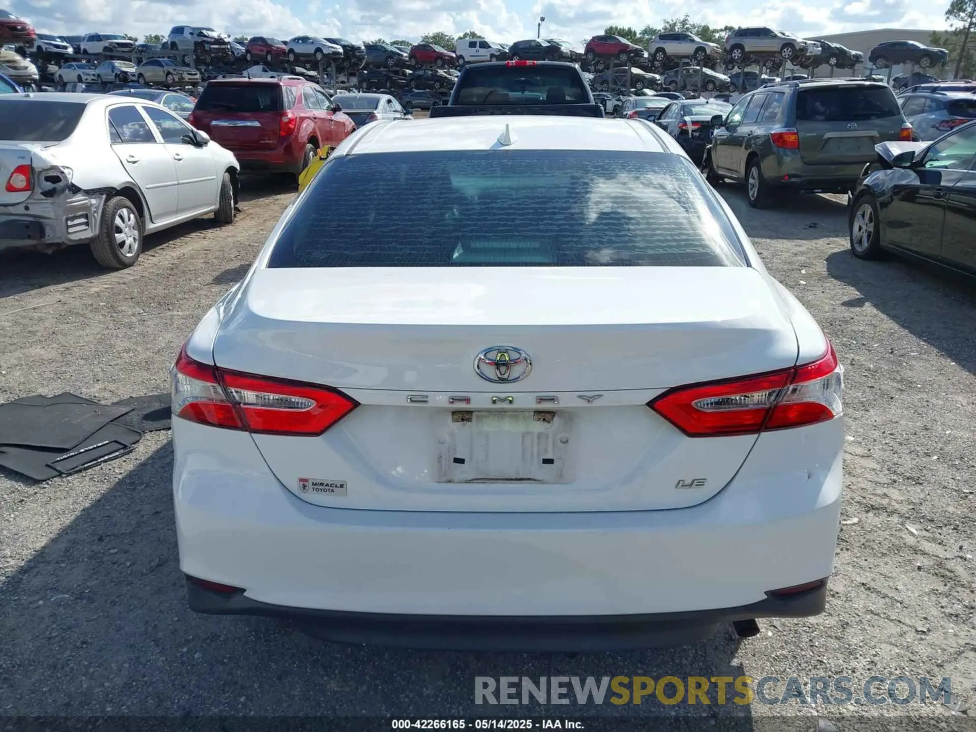 16 Photograph of a damaged car 4T1C11AK3LU912842 TOYOTA CAMRY 2020