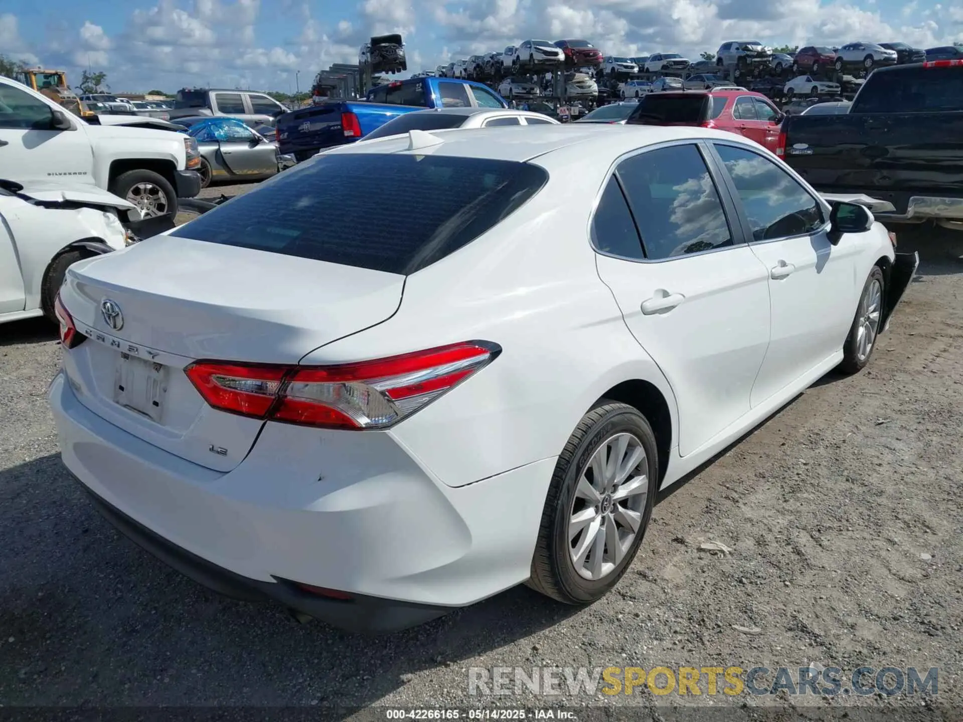 4 Photograph of a damaged car 4T1C11AK3LU912842 TOYOTA CAMRY 2020