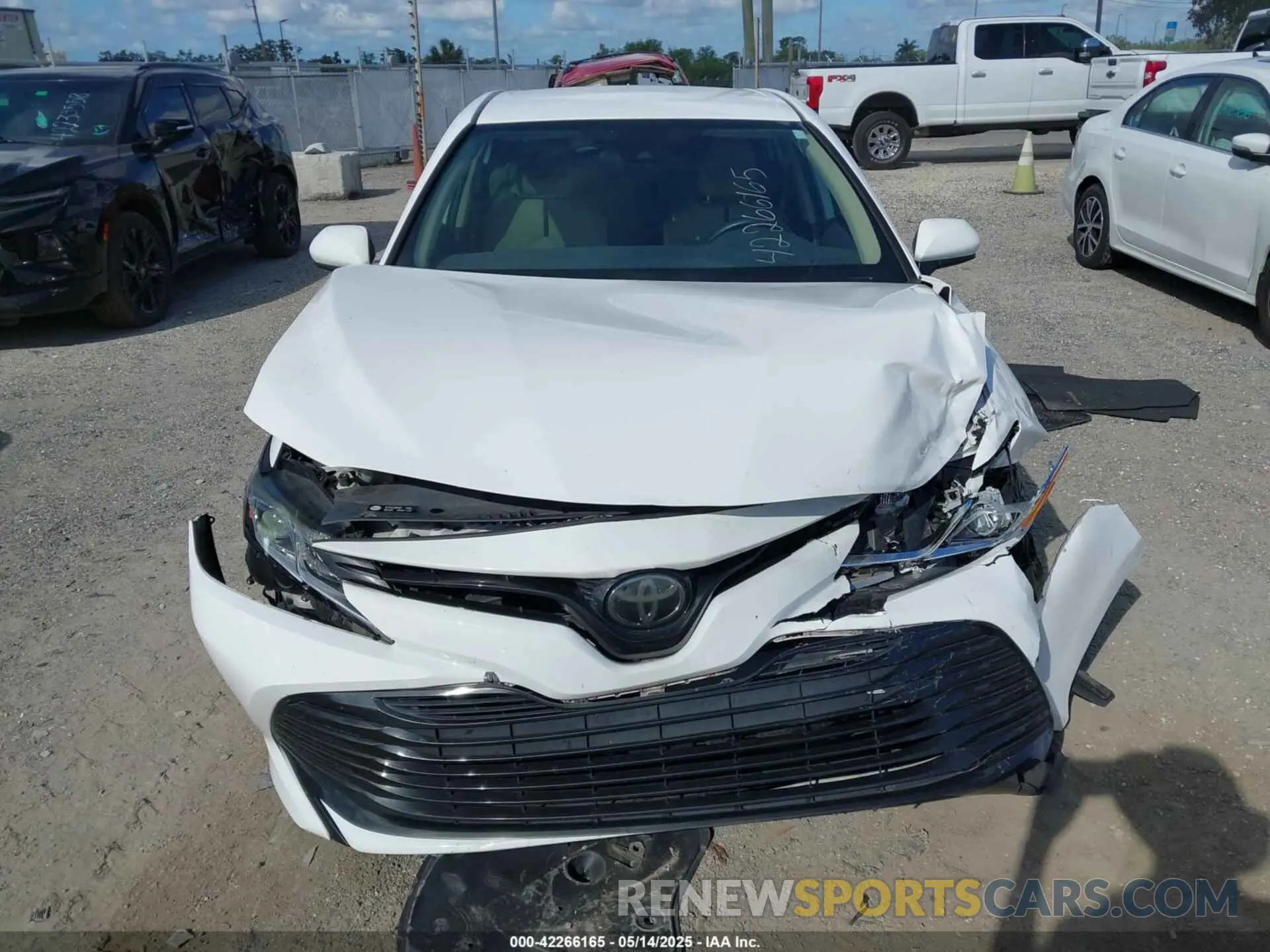 6 Photograph of a damaged car 4T1C11AK3LU912842 TOYOTA CAMRY 2020