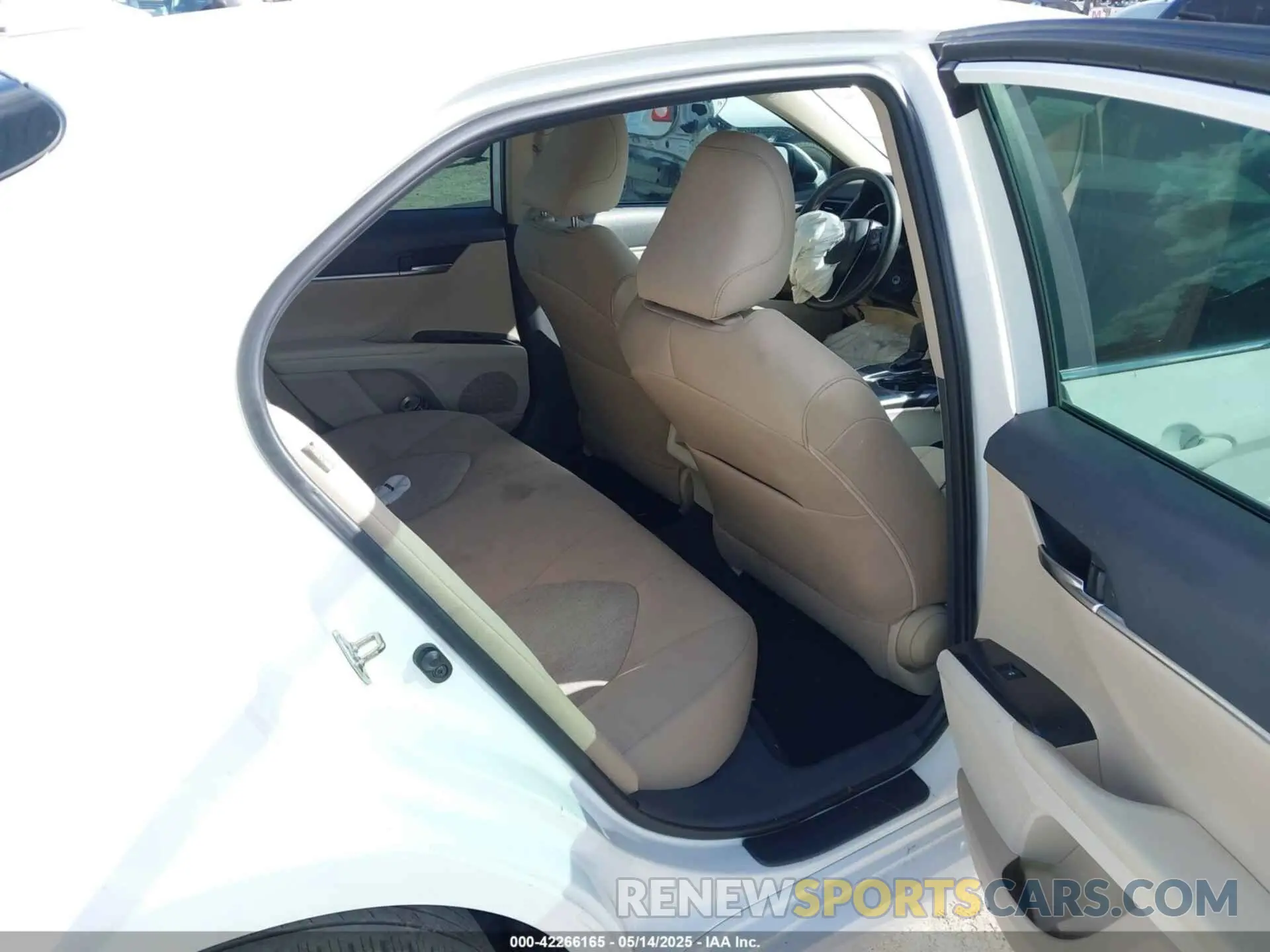 8 Photograph of a damaged car 4T1C11AK3LU912842 TOYOTA CAMRY 2020