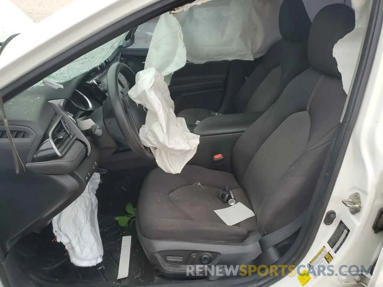 7 Photograph of a damaged car 4T1C11AK3LU929043 TOYOTA CAMRY 2020