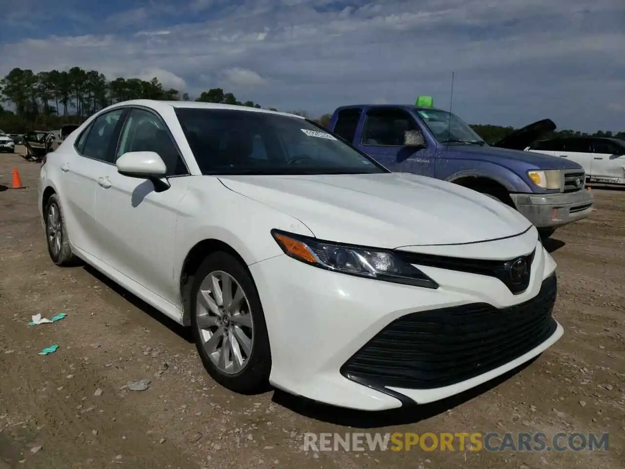 1 Photograph of a damaged car 4T1C11AK3LU929253 TOYOTA CAMRY 2020